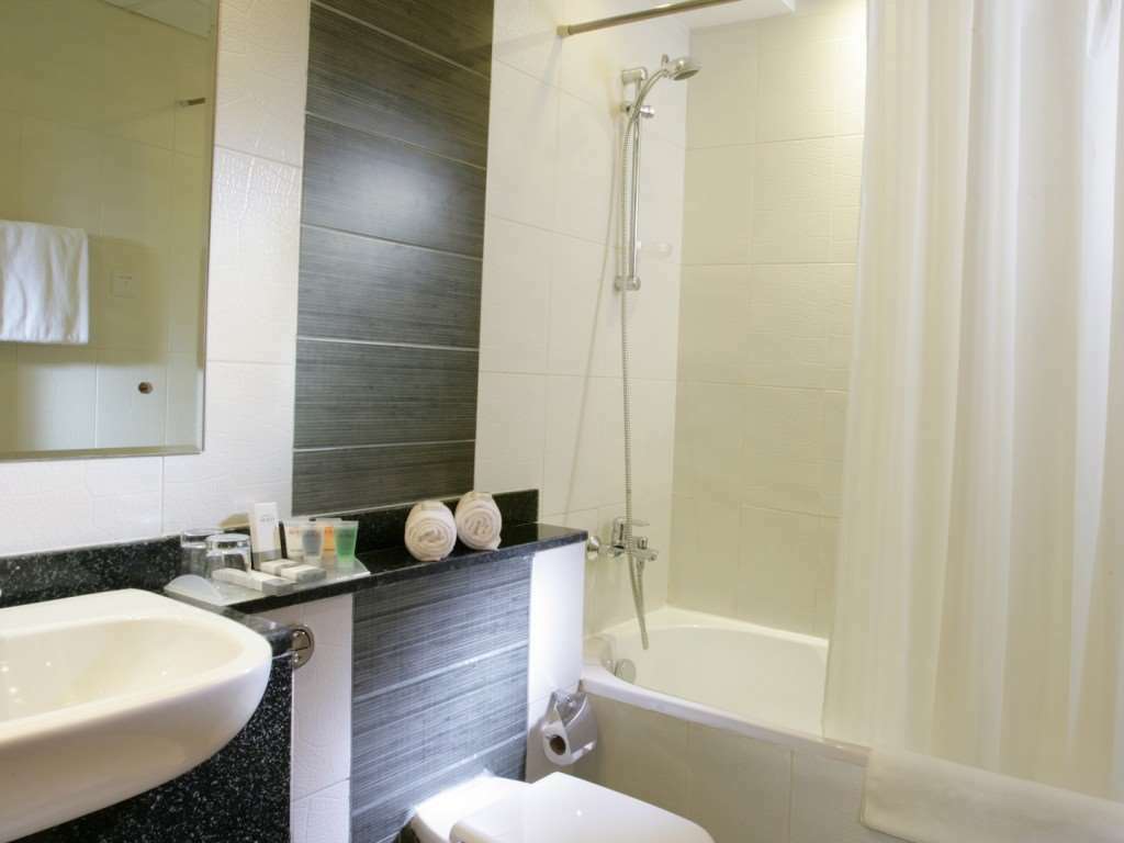 Auris Hotel Apartments Deira Dubai Room photo